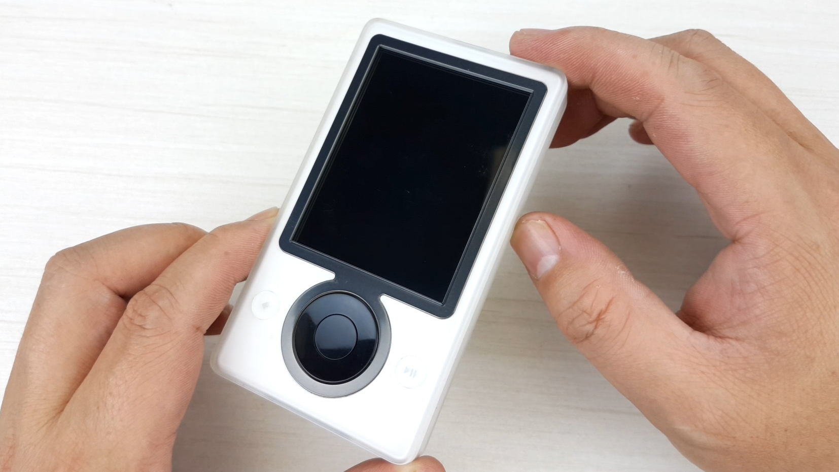 微软曾经抗衡苹果iPod的产品,拆解内置30G微型硬盘的ZUNE播放器